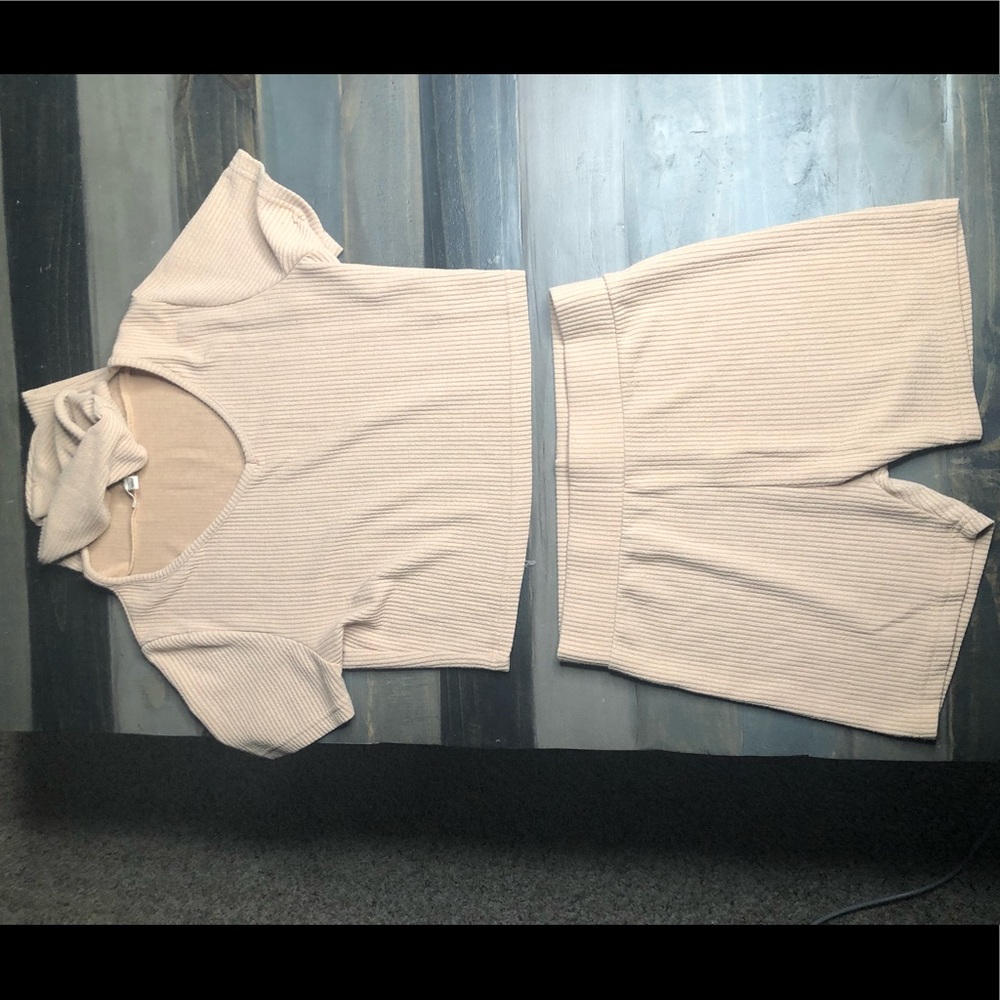 Crop top beige set!